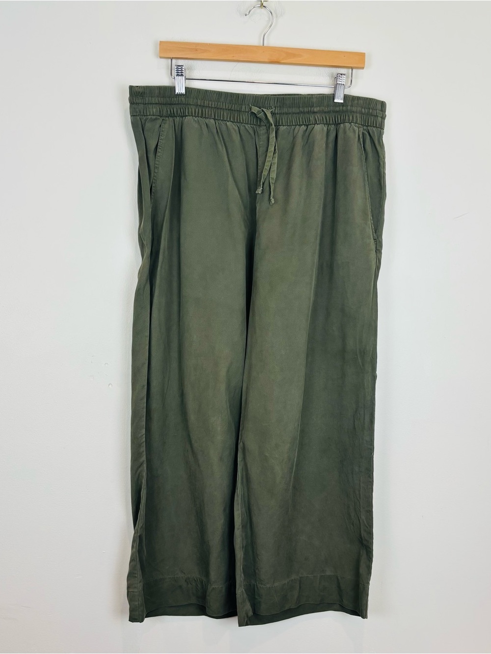 Everlane Olive Green Tencel Wide Leg crop Drawstring Pants XL